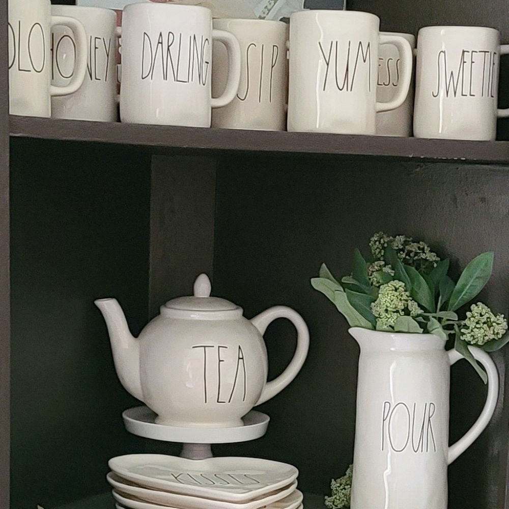 Tea original Rae Dunn teapot